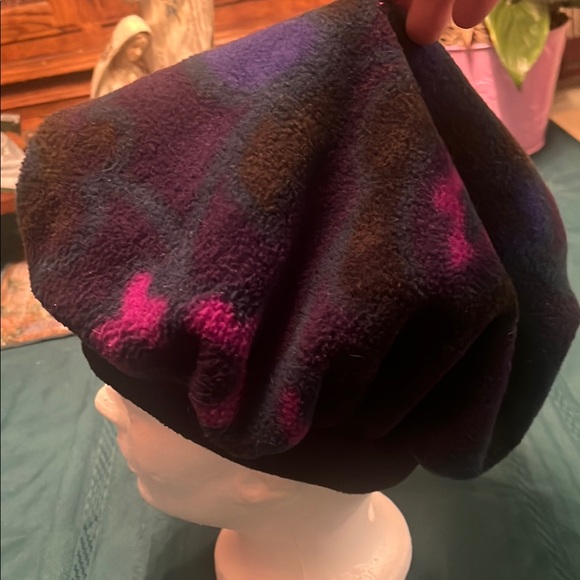VTG REI Beret Hat-Fleece Abstract Print- made USA - wardrobe essential - Picture 3 of 9
